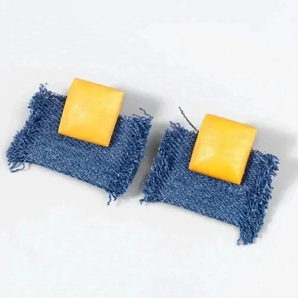 Square Wood Denim Earring - Picture 3 of 3